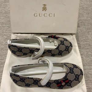 Gucci girls size 26 ballerina flats.